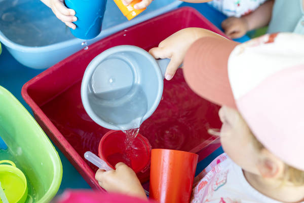 Les bienfaits des jeux d'eaux, parents enfants faites vous plaisir